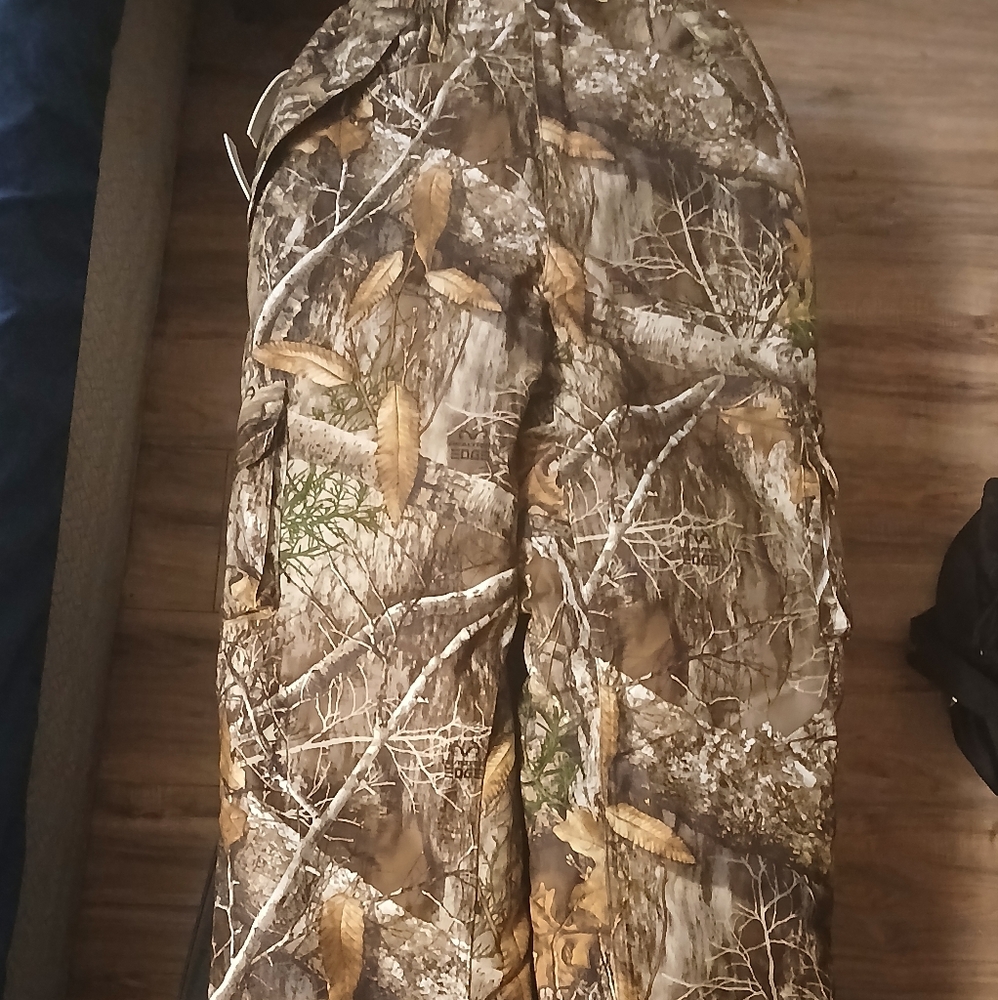 NWOT Cabela's Realtree Egde camo insulated cargo hunting pants